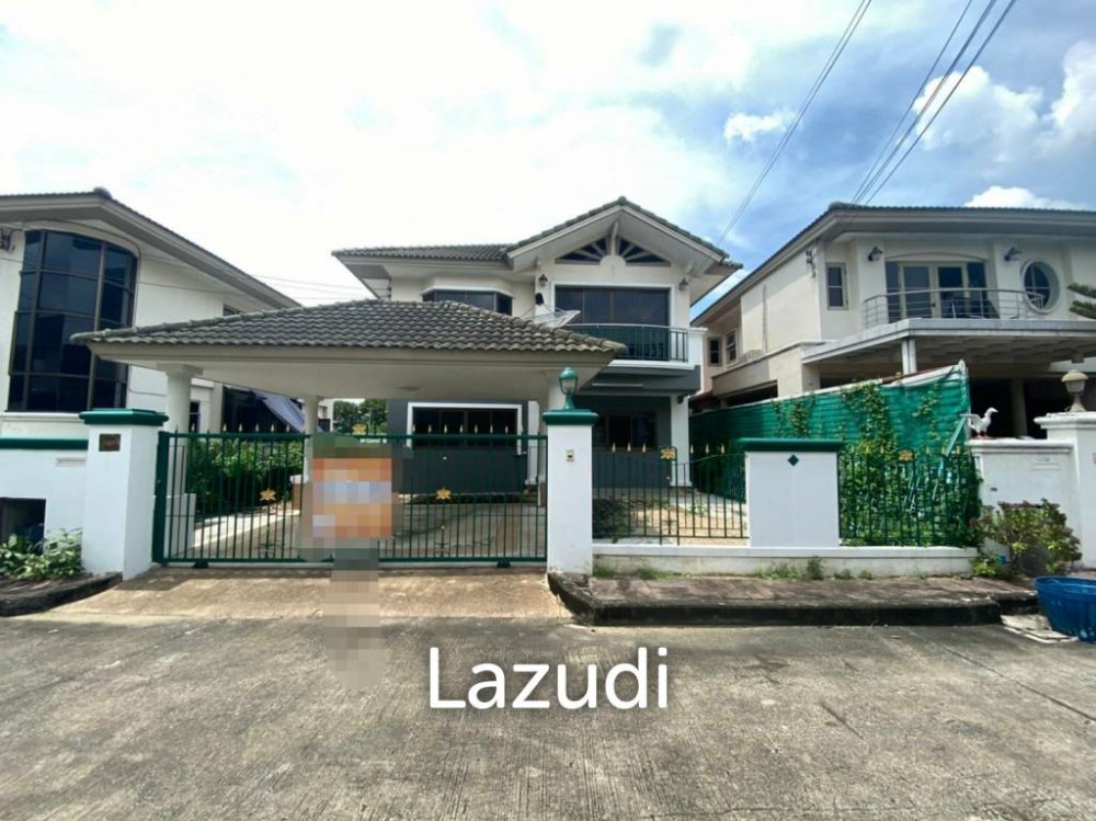 2 storey detached house for sale, Thonburi side, near the city. Located on Ba...
