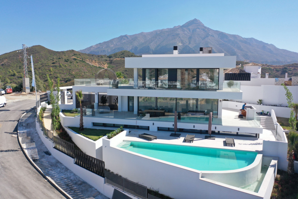 Luxury villa with amazing sea views in Nueva Andalucía