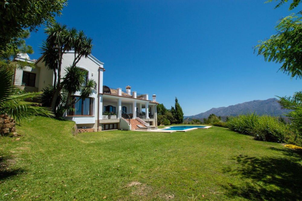 Luxurious south facing villa, for sale in  La Zagaleta. Marbella Costa del So...