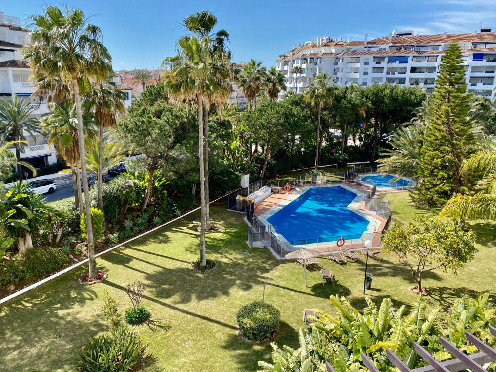 Beautiful apartment in second beachline for sale in Puerto Banus, Marbella, C...