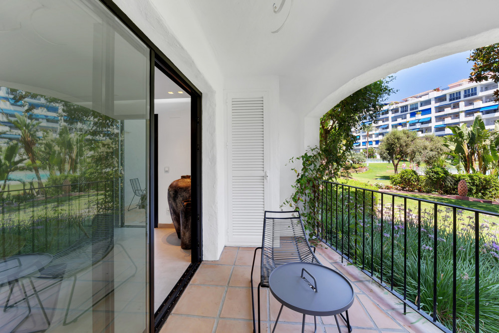 Beautifully renovated and refurbished ground floor apartment, Jardines del Pu... Image 4