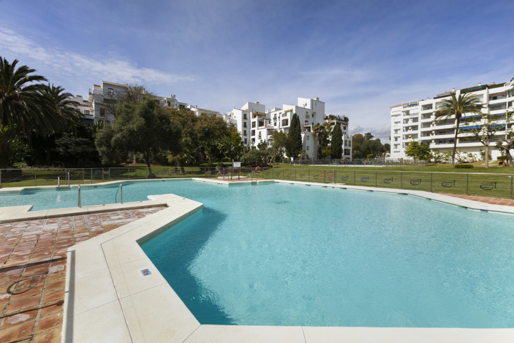 Beautifully renovated and refurbished ground floor apartment, Jardines del Pu... Image 18