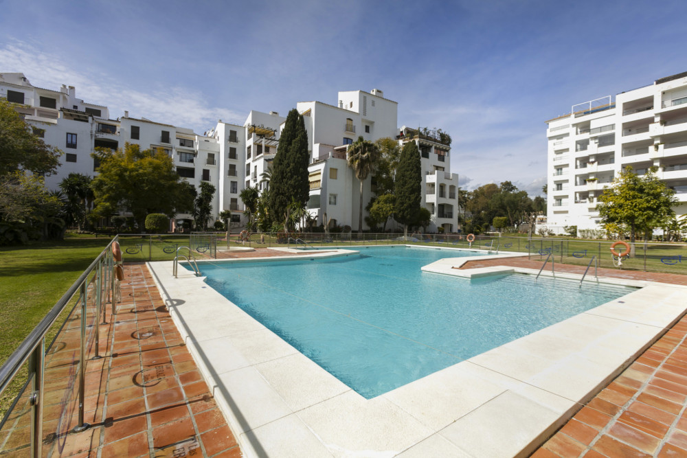 Beautifully renovated and refurbished ground floor apartment, Jardines del Pu... Image 19