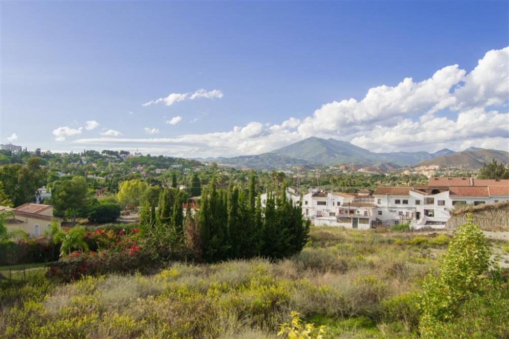 INVESTMENT OPPORTUNITY-DELIGHTFUL VILLA CLOSE TO PUERTO BANÚS WITH IMPRESSIVE... Image 7