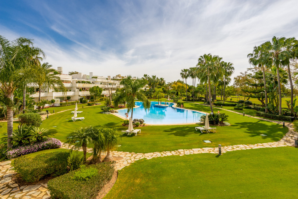 LUXURY APARTMENT FOR SALE IN THE GOLF VALLEY, NUEVA ANDALUCIA, MARBELLA Image 6