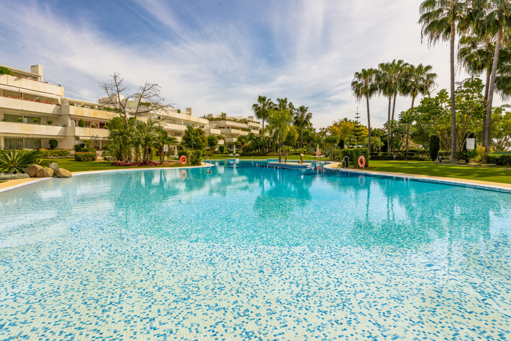 LUXURY APARTMENT FOR SALE IN THE GOLF VALLEY, NUEVA ANDALUCIA, MARBELLA Image 17