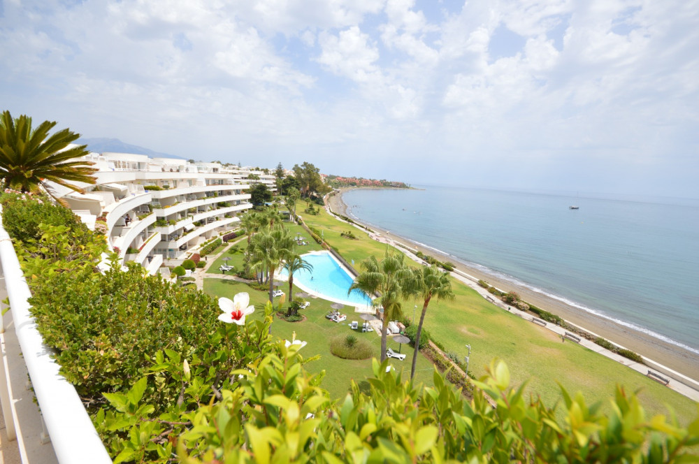 A PRIVATE POOL PENTHOUSE SUITE WITH DIRECT ACCESS TO THE BEACH! Image 1