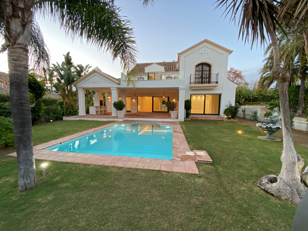 Villa for sale in Guadalmina Baja, San Pedro de Alcantara Image 1