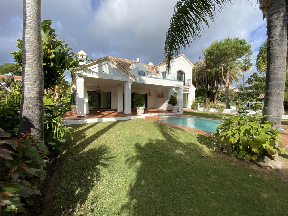 Villa for sale in Guadalmina Baja, San Pedro de Alcantara Image 18