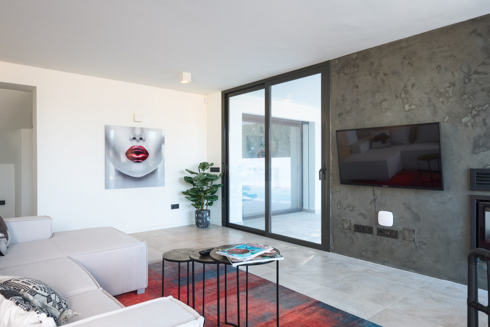 A MODERN VILLA FULLY RENOVATED IN NUEVA ANDALUCIA. Image 3