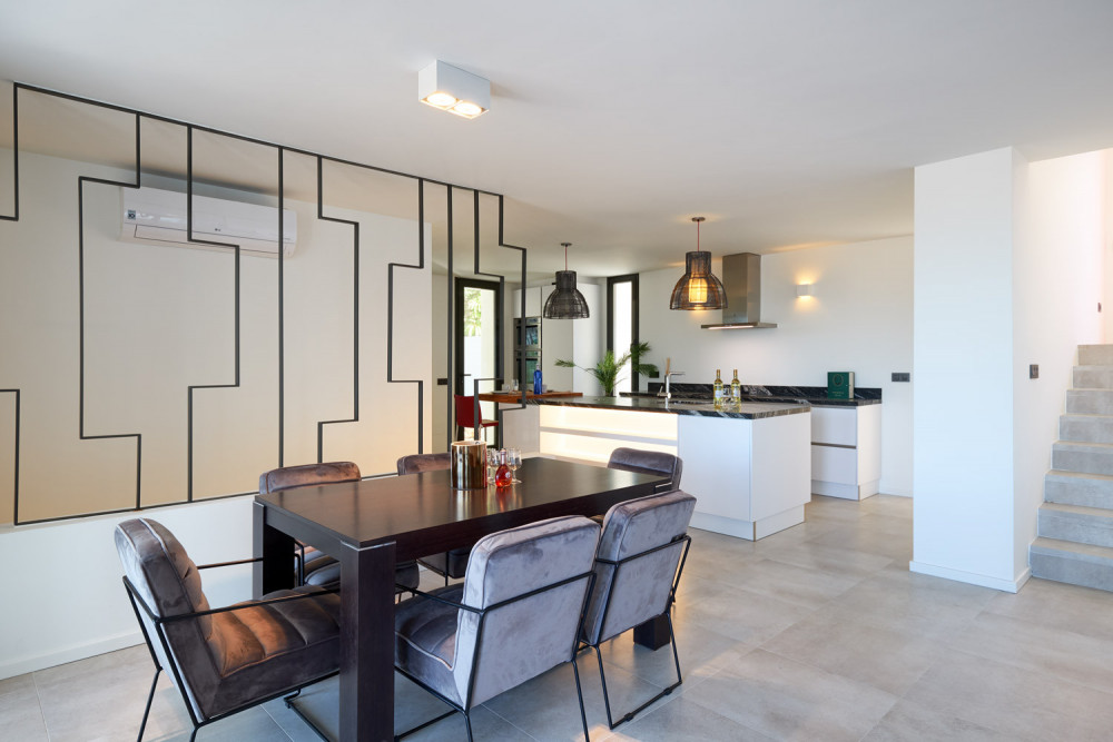 A MODERN VILLA FULLY RENOVATED IN NUEVA ANDALUCIA. Image 4