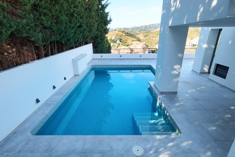 A MODERN VILLA FULLY RENOVATED IN NUEVA ANDALUCIA. Image 23