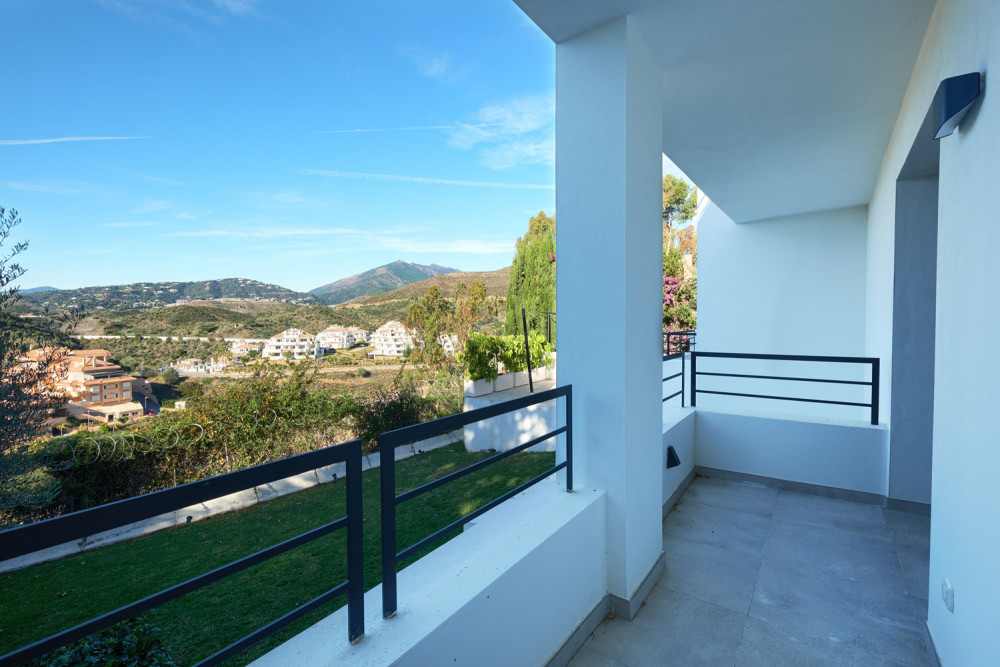 A MODERN VILLA FULLY RENOVATED IN NUEVA ANDALUCIA. Image 32