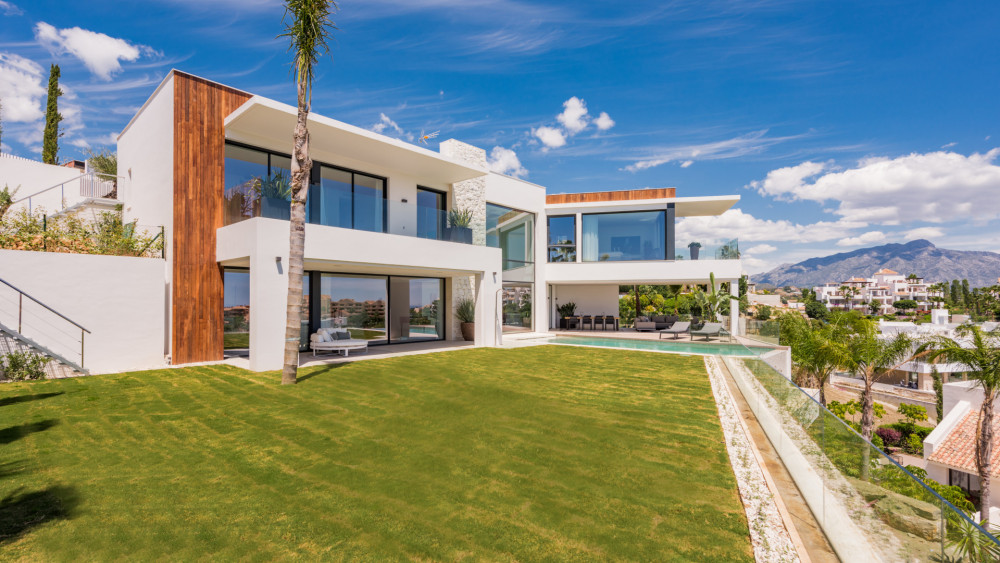 A SPECTACULAR 6 BEDROOM CONTEMPORARY VILLA WITH AMAZING VIEWS OF THE GOLF AND... Image 1