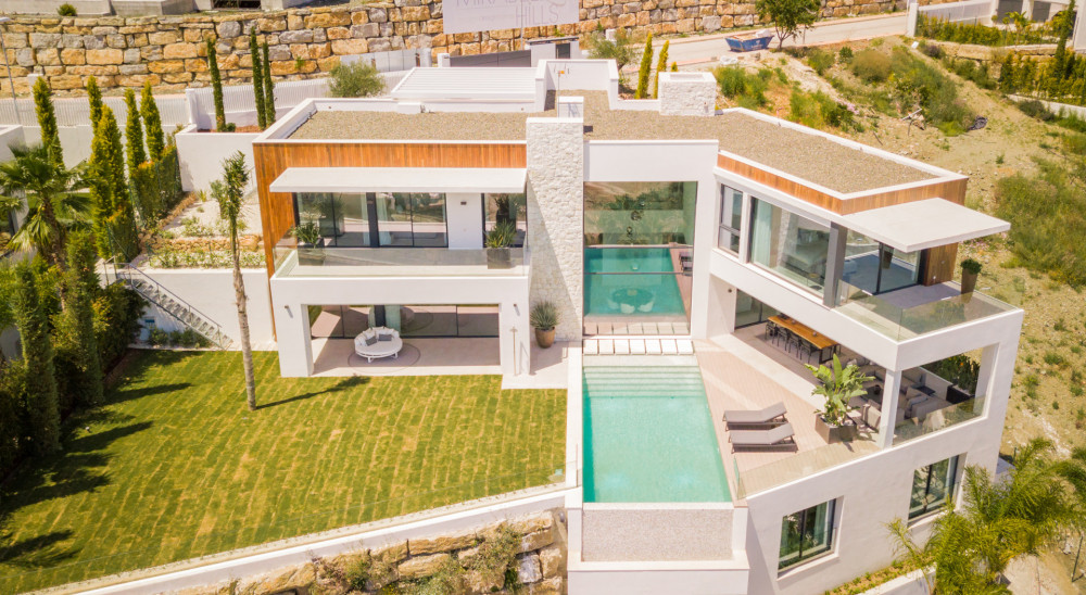 A SPECTACULAR 6 BEDROOM CONTEMPORARY VILLA WITH AMAZING VIEWS OF THE GOLF AND... Image 21