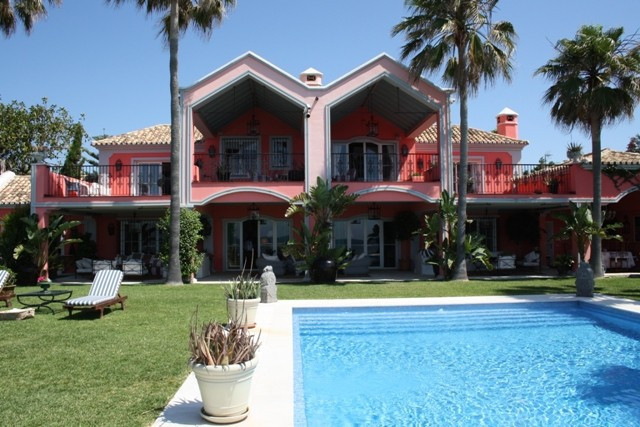 Very private frontline beach villa in Casasola/Guadalmina Baja - on the borde... Image 23