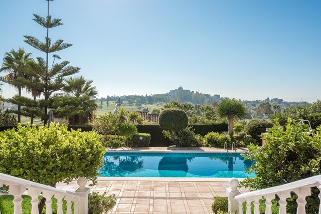 Classic Andalucian luxury villa by the El Paraiso Golf course Image 2
