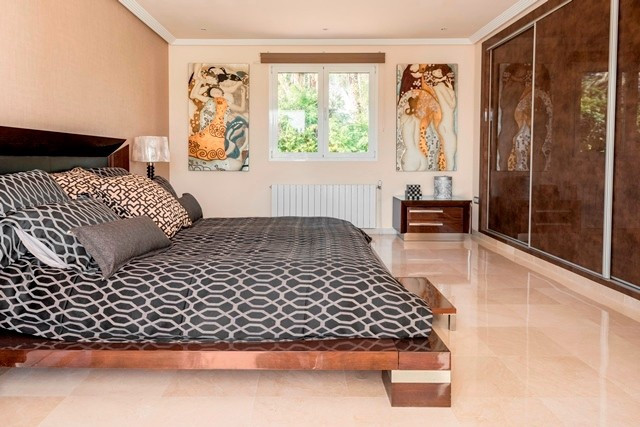 REFURBISHED VILLA WITH PRIVATE TENNIS COURT! WALKING DISTANCE TO EVERYTHING!... Image 22