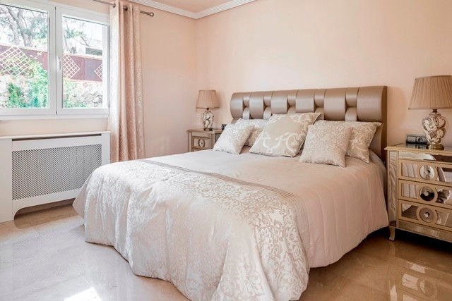 REFURBISHED VILLA WITH PRIVATE TENNIS COURT! WALKING DISTANCE TO EVERYTHING!... Image 26