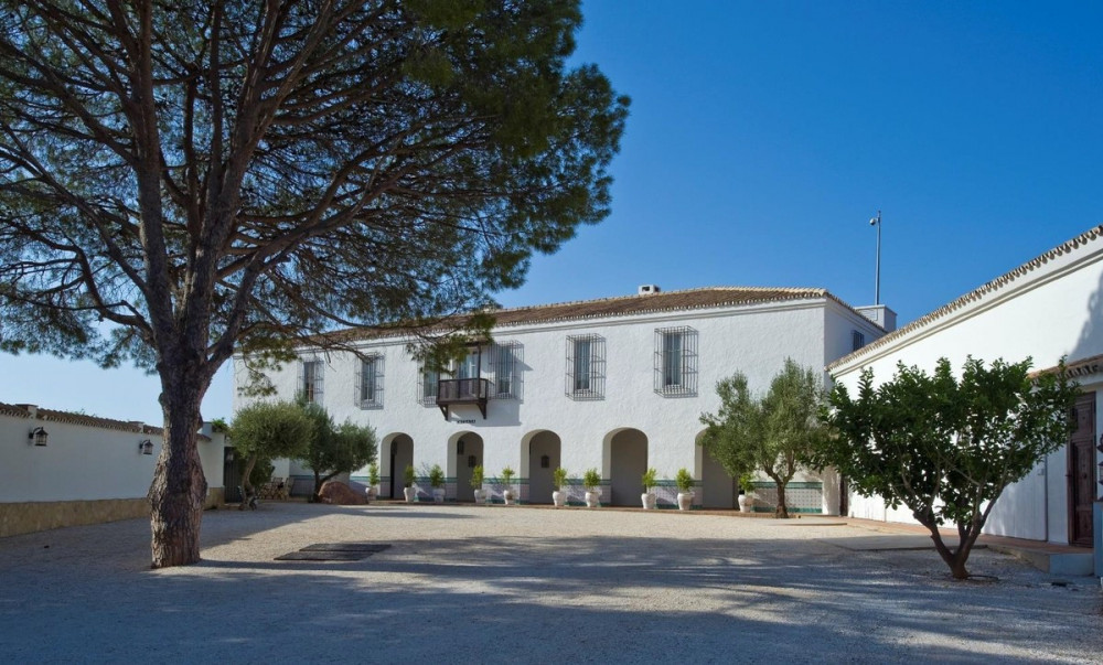 Large renovated estate on the outskirts of Fuengirola Image 1
