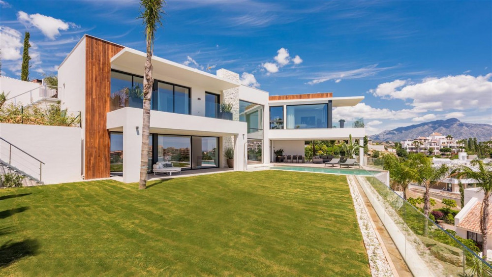 Spectacular 6 bedroom contemporary villa with amazing panoramic views on golf... Image 4