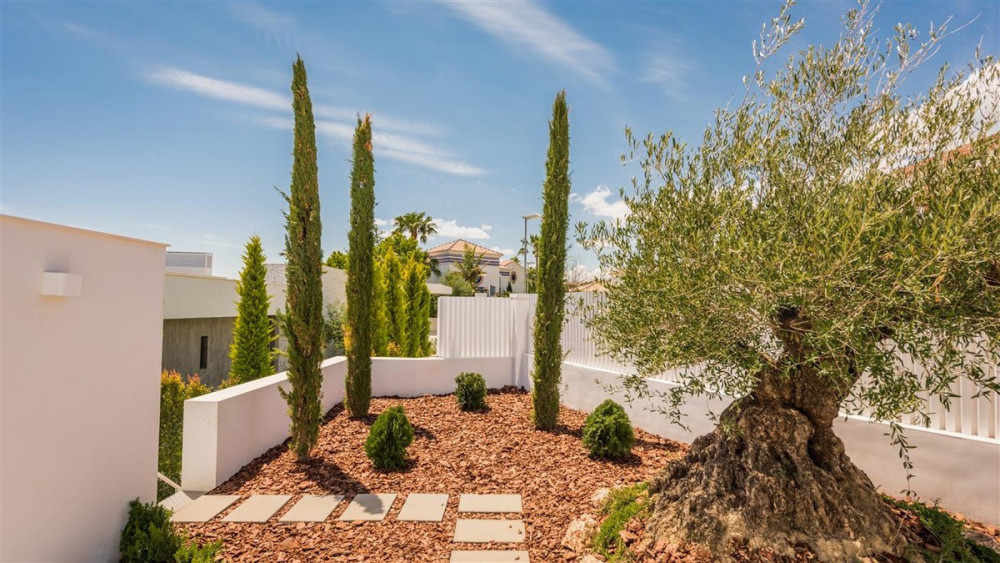 Spectacular 6 bedroom contemporary villa with amazing panoramic views on golf... Image 14