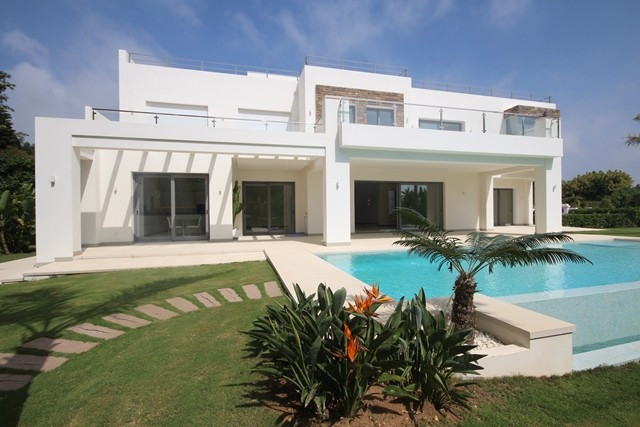 Modern villa 250 from the beach in Casasola/Guadalmina baja Image 1