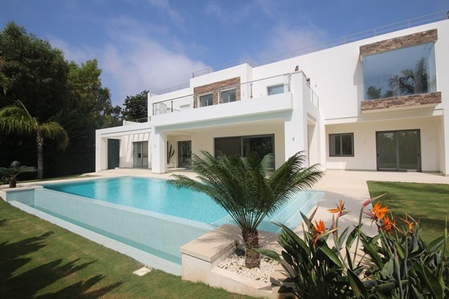 Modern villa 250 from the beach in Casasola/Guadalmina baja Image 3