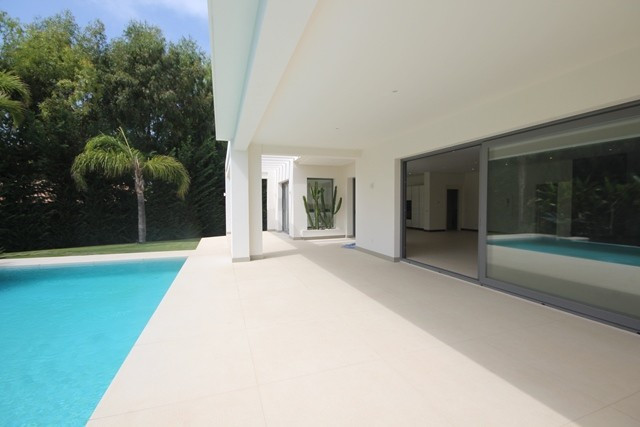Modern villa 250 from the beach in Casasola/Guadalmina baja Image 33