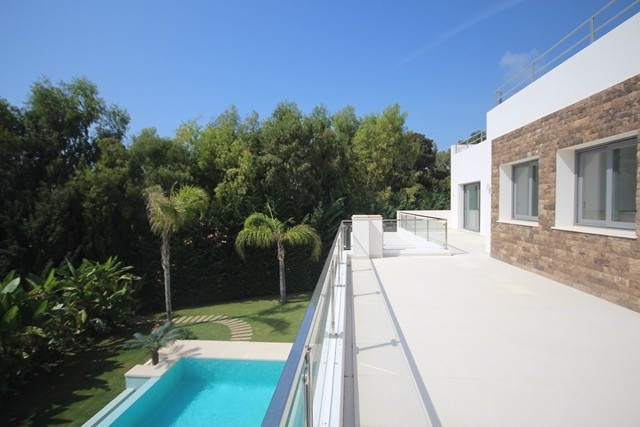 Modern villa 250 from the beach in Casasola/Guadalmina baja Image 39