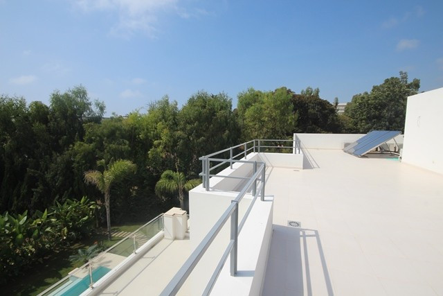 Modern villa 250 from the beach in Casasola/Guadalmina baja Image 49
