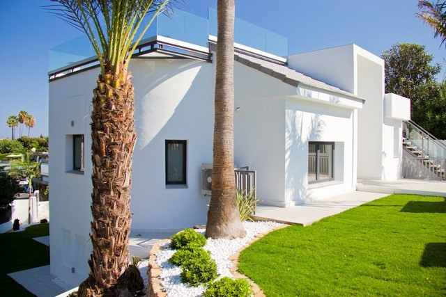 Completely refurbished villa by the Guadalmina Golf course Image 5