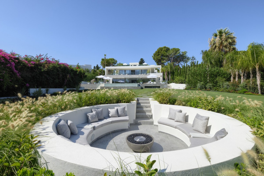 Possibly the most spectacular villa in Nueva Andalucia Image 8