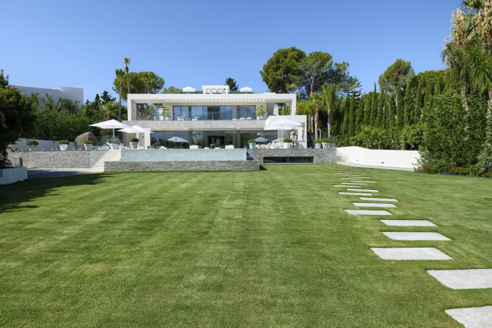 Possibly the most spectacular villa in Nueva Andalucia Image 94