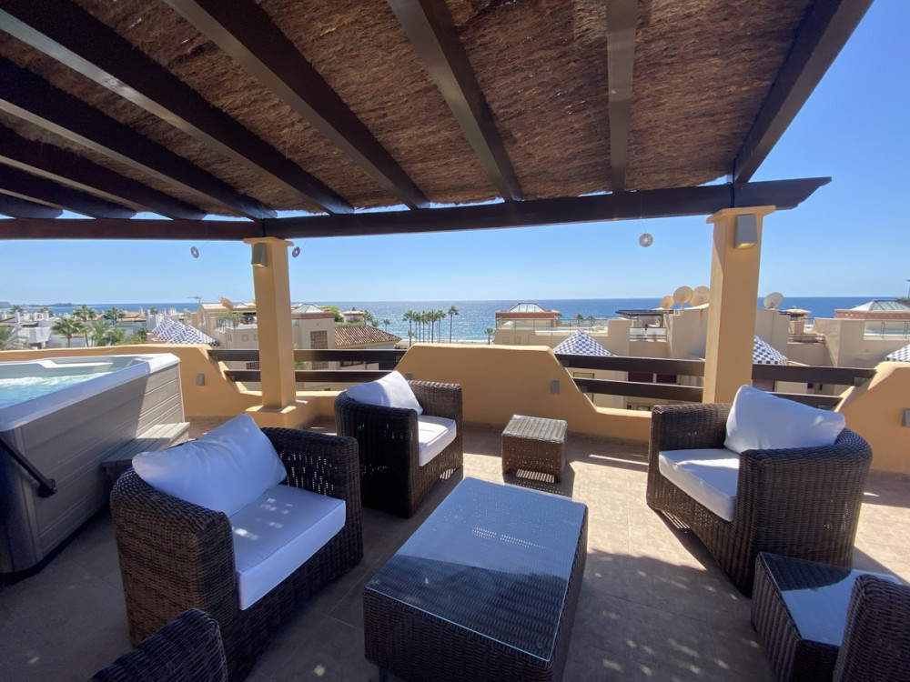 Beautiful penthouse with panoramic views, located 100 meters from the sandy b... Image 33