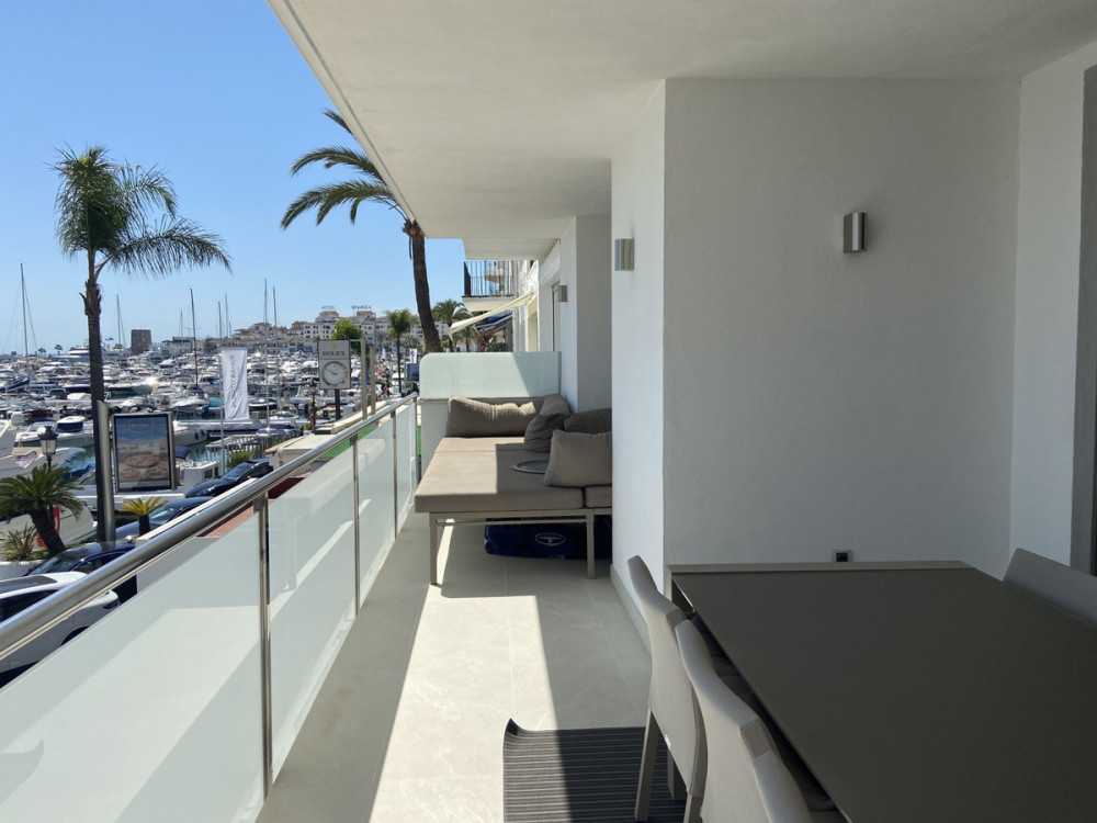 Contemporary style amazing apartment frontline in Puerto Banus! Image 18
