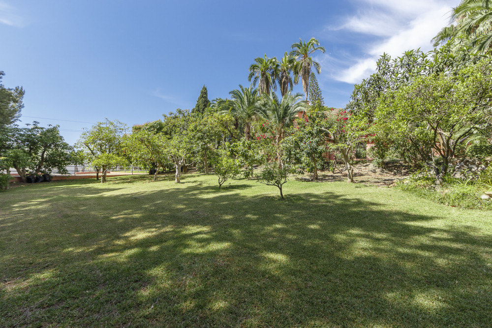 This remarkable Finca, located only 5 minutes from the beach and about a 10-1... Image 2