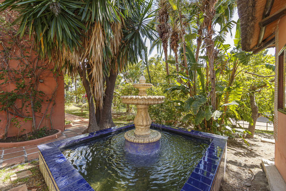 This remarkable Finca, located only 5 minutes from the beach and about a 10-1... Image 5