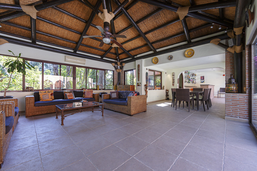 This remarkable Finca, located only 5 minutes from the beach and about a 10-1... Image 11