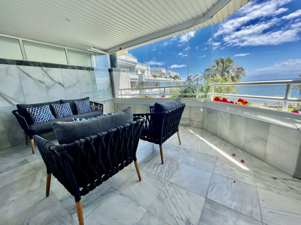Front line beach apartment on the prime Golden Mile, located between Puente R... Image 4