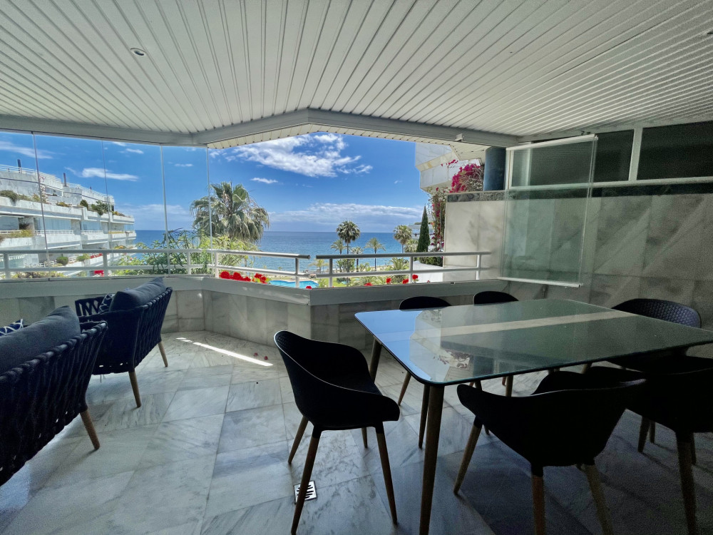 Front line beach apartment on the prime Golden Mile, located between Puente R... Image 5