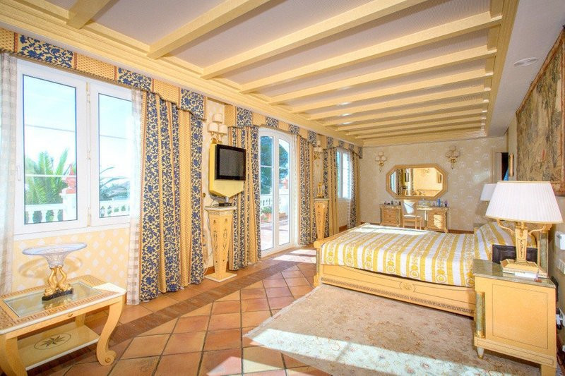 Classic Style 6 bedroom villa in Sierra Blanca Image 10