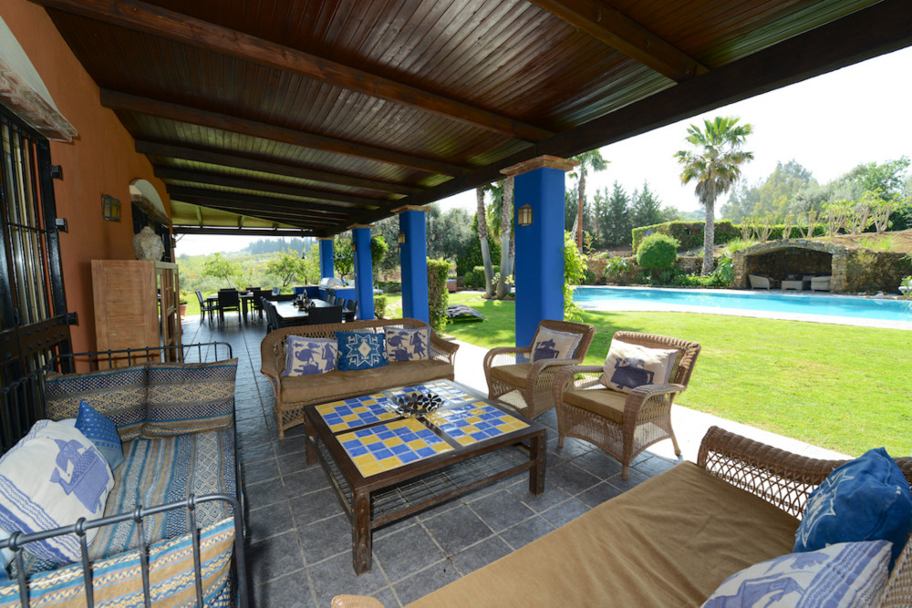 Exceptional countryside villa plus guest house, close to town and all ameniti... Image 2