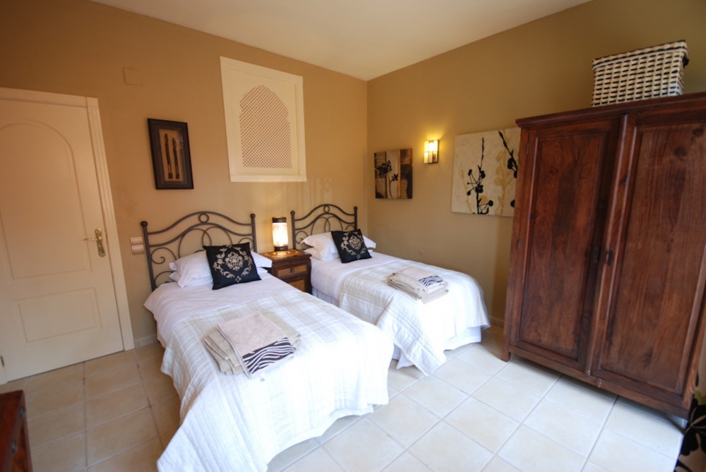 Exceptional countryside villa plus guest house, close to town and all ameniti... Image 13
