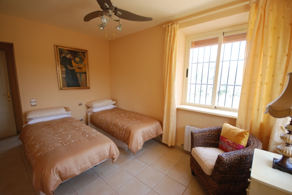 Exceptional countryside villa plus guest house, close to town and all ameniti... Image 14