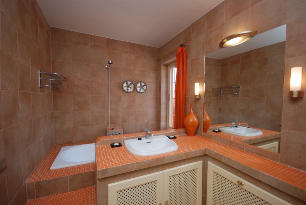 Exceptional countryside villa plus guest house, close to town and all ameniti... Image 20