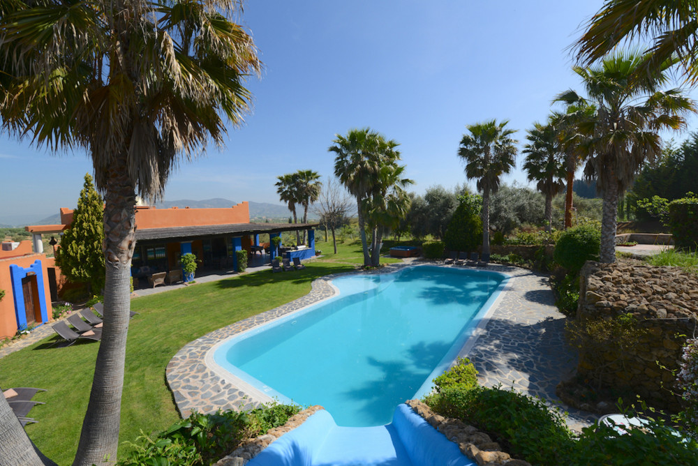 Exceptional countryside villa plus guest house, close to town and all ameniti... Image 29