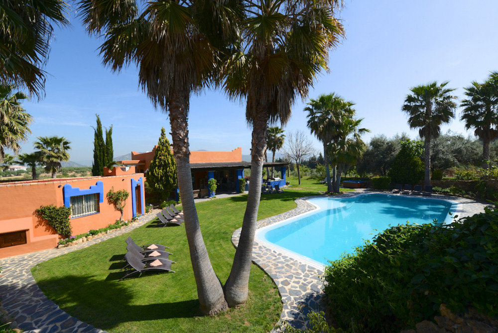 Exceptional countryside villa plus guest house, close to town and all ameniti... Image 31