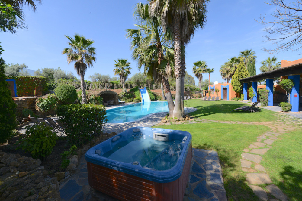 Exceptional countryside villa plus guest house, close to town and all ameniti... Image 32