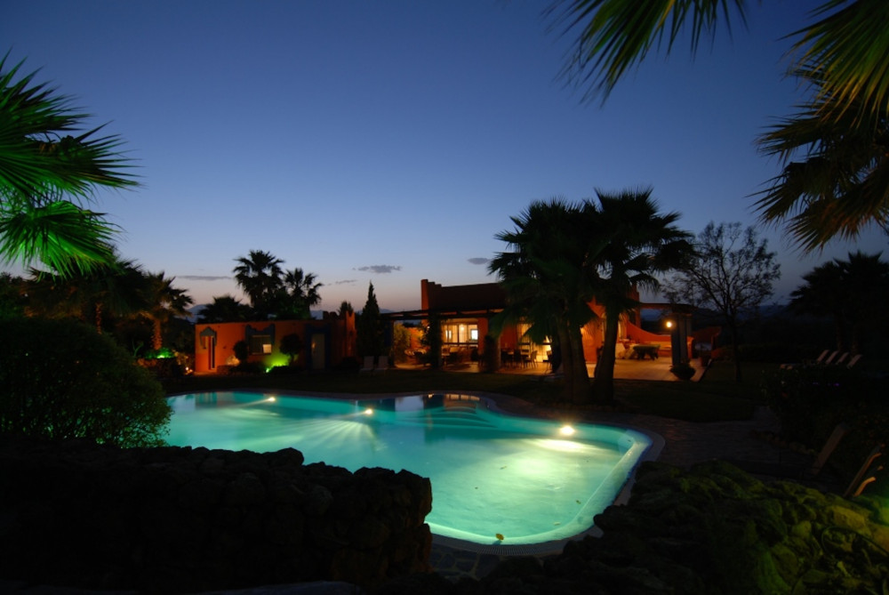 Exceptional countryside villa plus guest house, close to town and all ameniti... Image 40